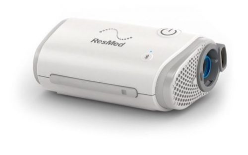 sleep-apnea-global-airmini-laying-flat-on-side-1024×741-1-e1626970600922-616×385-c-bottom-500×0-c-default